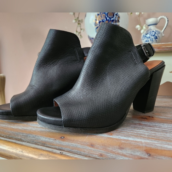 Gentle Souls shoes - Picture 8 of 10